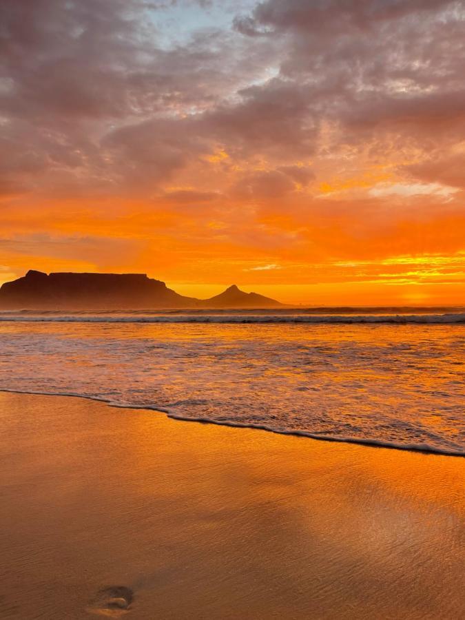 Sunset Beach Holiday Accommodation Cape Town Exterior photo